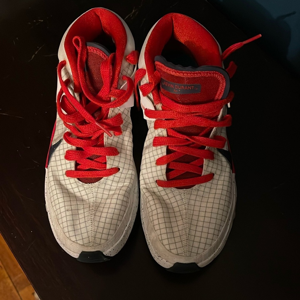 Kevin Durant Nikes number seven never been worn, but do you have new insert
